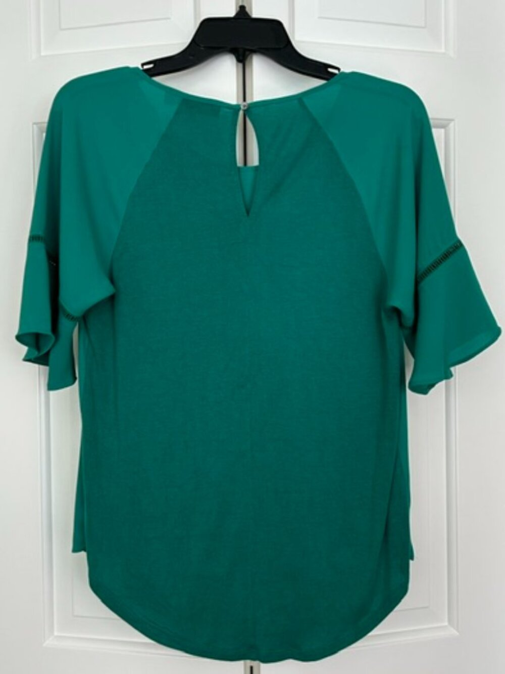 LOFT EUC Emerald Green Mixed Media Flutter Sleeve Button Back Blouse Small - Picture 2 of 5